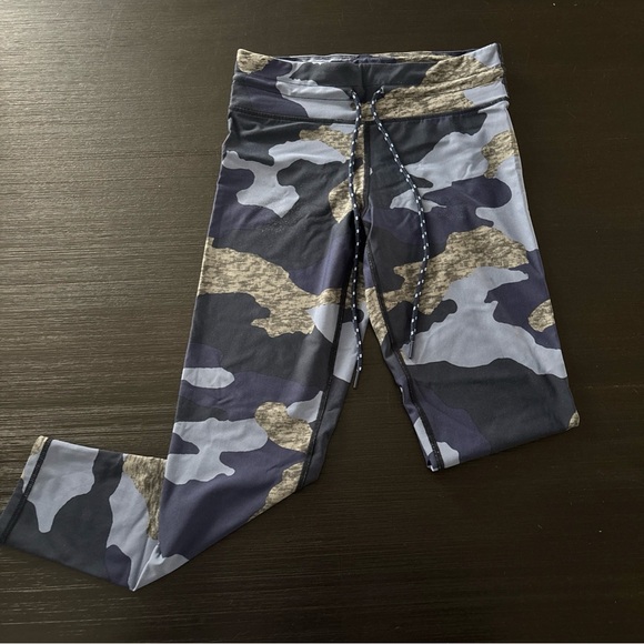 aerie Pants - Aerie Chill Play Move Blue Camo Leggings Size Medium